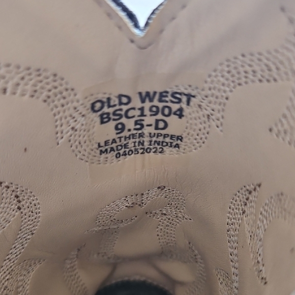 Old West Distressed Brown Cowboy Boots - Picture 7 of 8